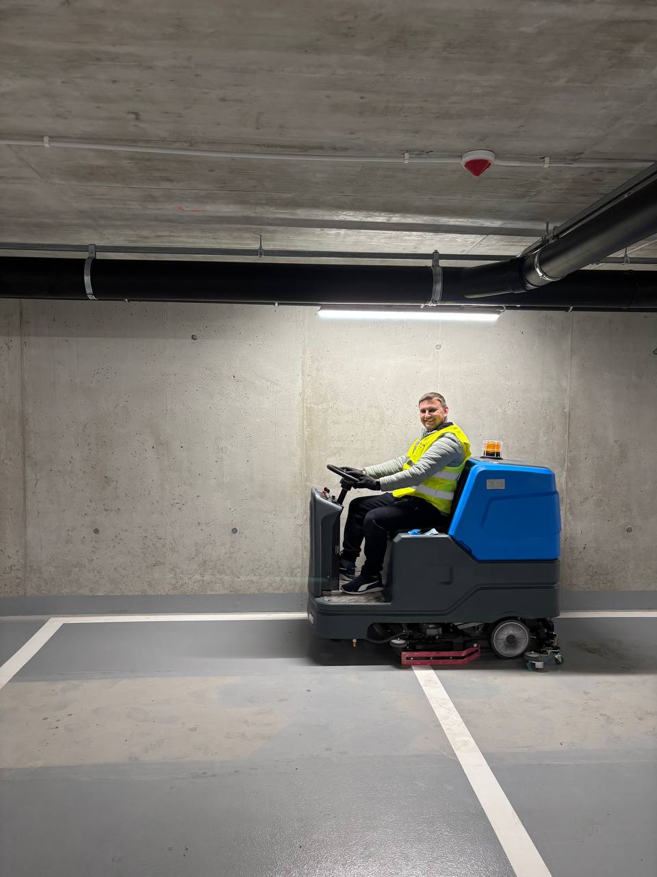 Sprzątanie osiedli i mycie hal garażowych